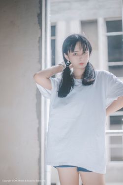穿着牛仔裤的钟馗